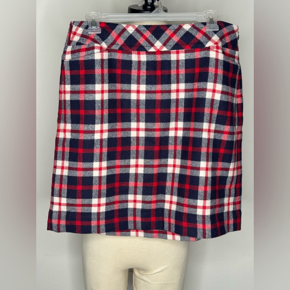 Talbots skirt, blue red white plaid design side, zipper front pockets lined 10P
